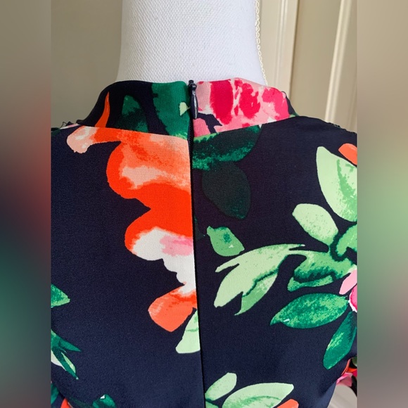 VINCE CAMUTO DRESS - Picture 3 of 6